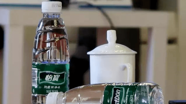 绿会减塑捡塑工作组呼吁绿色办会，倡导光瓶行动——从南京一酒店倒掉43瓶未喝完矿泉水被罚事件说起