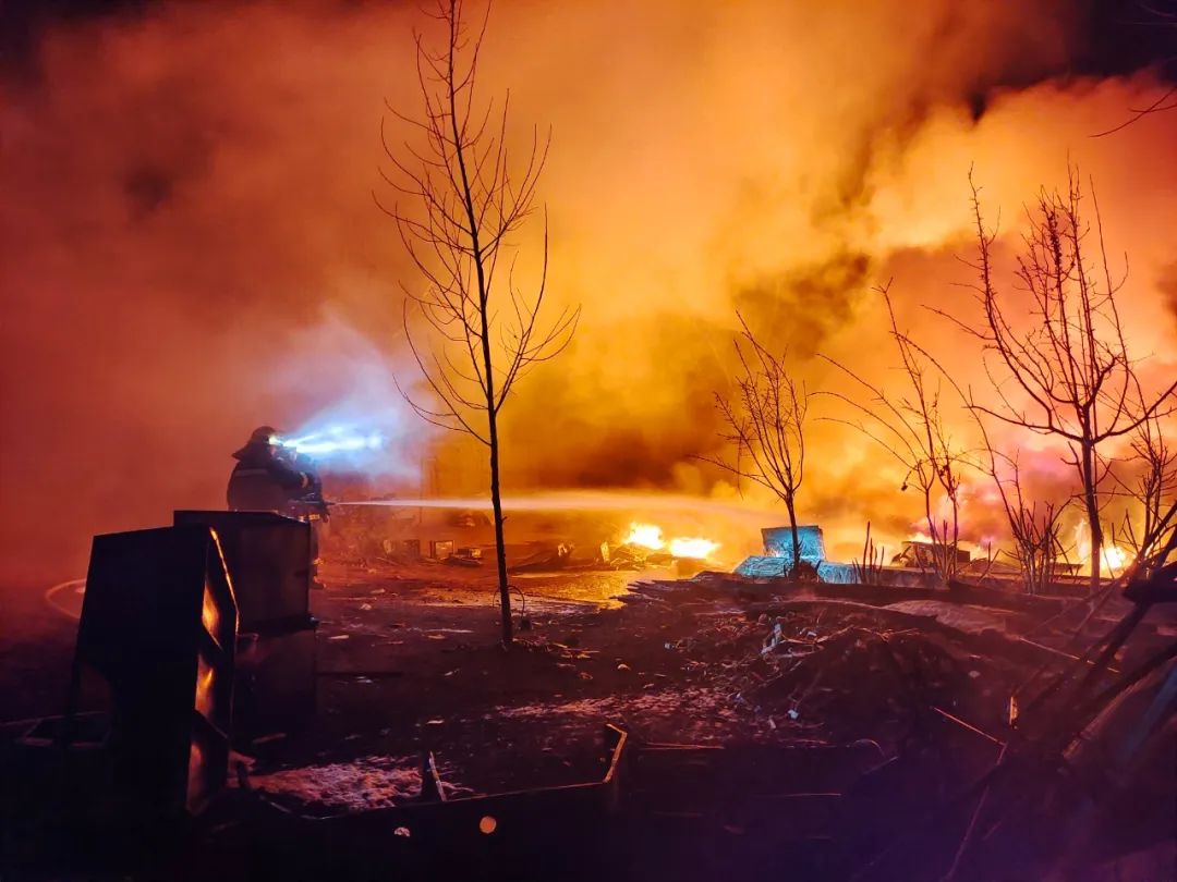 现场浓烟滚滚!_澎湃号·政务_澎湃新闻-the paper