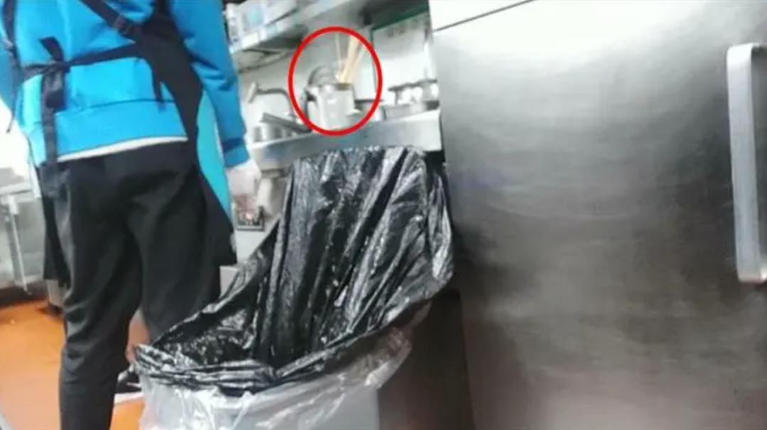 《【摩杰网上平台】法治热点| 学生被罚站倒地去世，当地教育局回应》