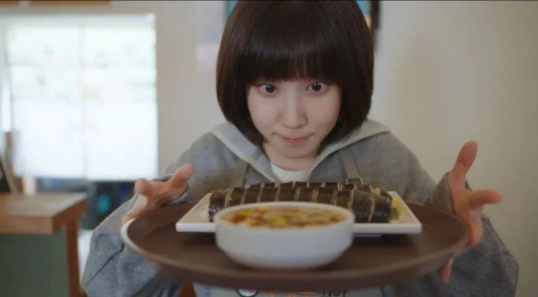 出很多寓意:"紫菜包饭,一个属于匆忙的餐食;这是那些想在地球上谋家