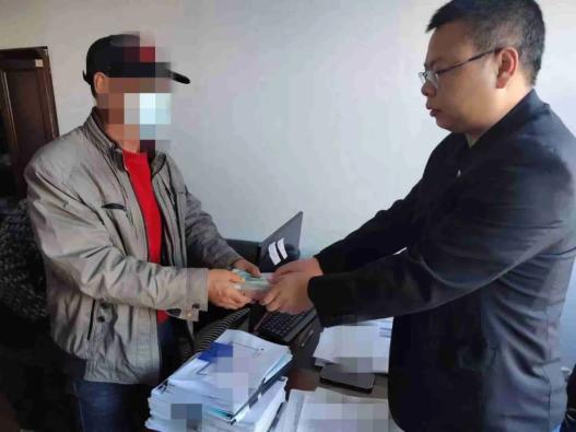 执行干警过调查后未发现被执行人祁某银行账户有任何资金。随即执行干警
