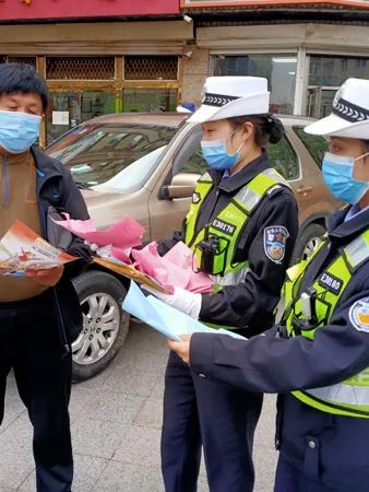 梅河口女交警图片