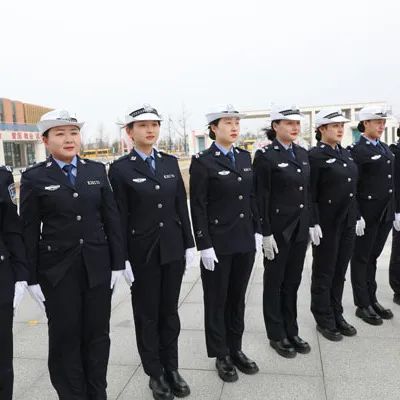 梅河口女交警图片