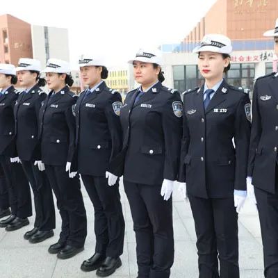 梅河口女交警图片