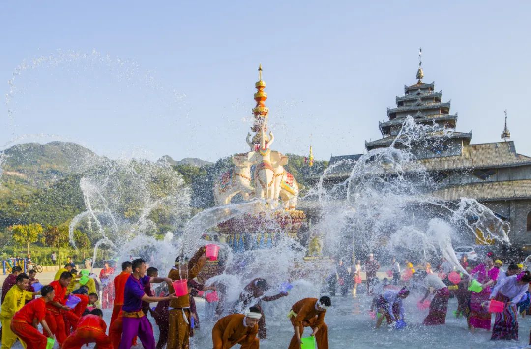 芒市泼水节招募礼仪,驾驶员,志愿者!