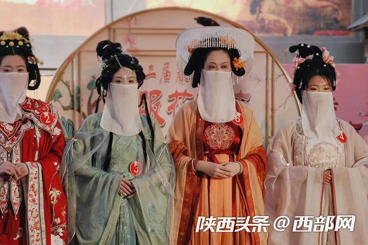 数百同袍敬祭花神春满长安汉服花朝节在西安大唐西市火热举办