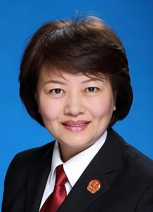 她,任中华人民共和国二级大检察官