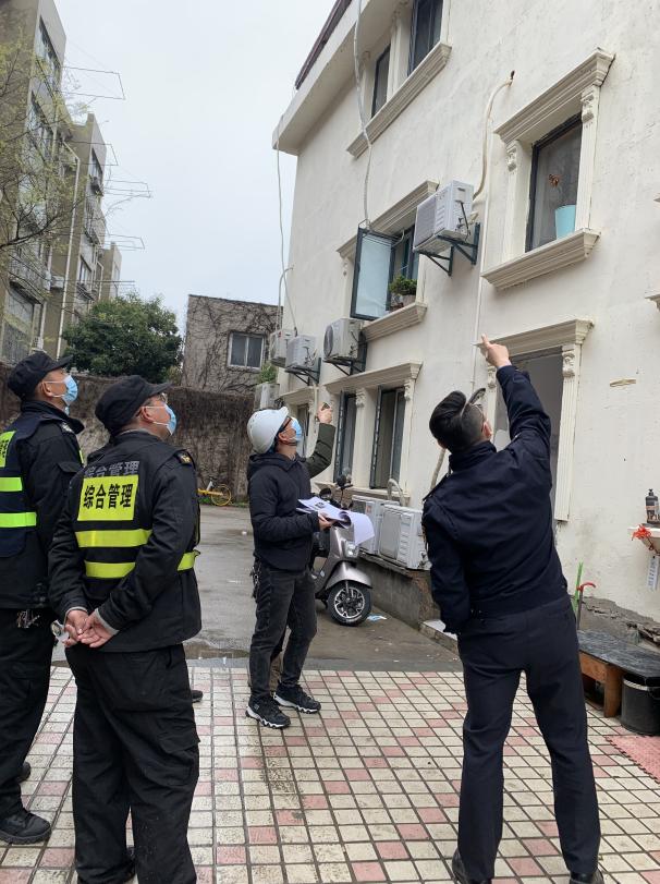 【执法动态】松江城管全力做好红楼违建拆前准备工作_澎湃号·政务_澎湃新闻-The Paper