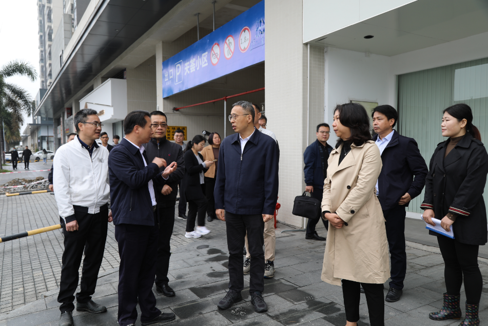 余中华到长沙街道海东社区督导文明城市创建工作_澎湃