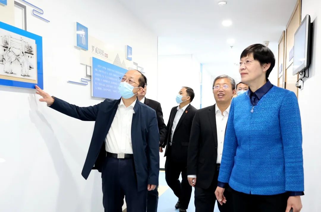 青岛中院民四庭庭长王晓琼,黄岛法院党组书记,院长曹伟,党组副书记,副