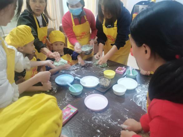 市妇联"我爱我家·亲子厨房——清明时节飘艾香"公益活动顺利开展!