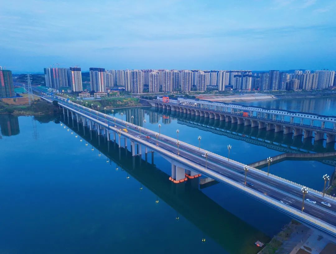 铁五院勘察设计的嘉陵江特大桥正式进入架梁施工阶段|嘉陵江|高铁_新浪新闻