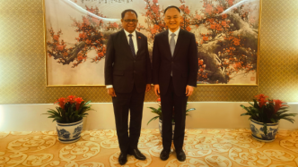 外交部部长助理农融会见东帝汶驻华大使桑托斯