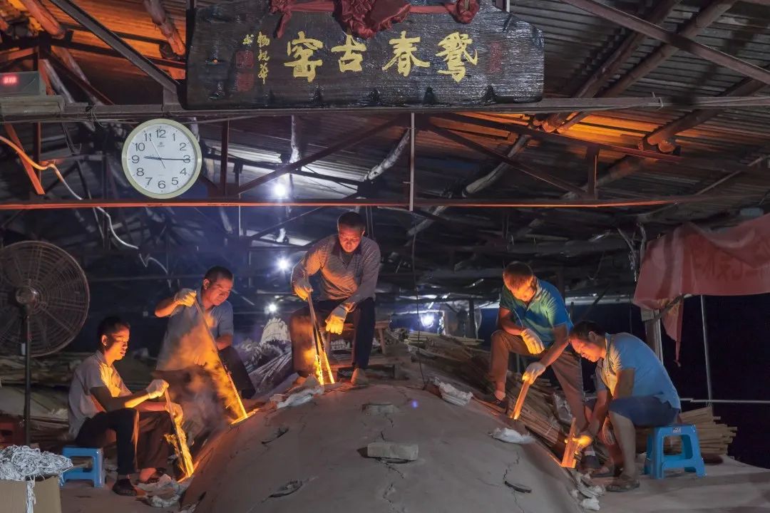 "入窑一色 出窑万彩"四会鹅春古窑2023年第一窑开窑_澎湃号·政务