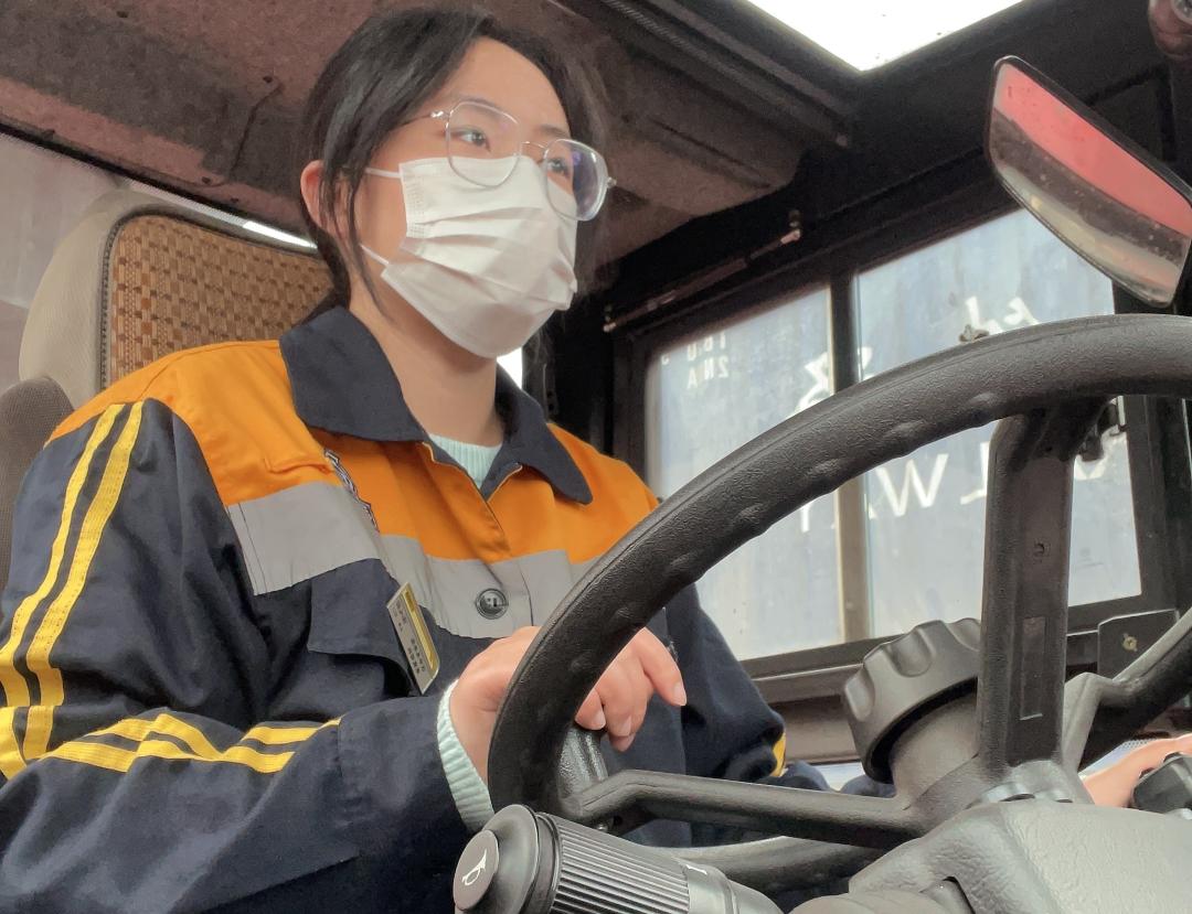 "地表最酷女司机"!你见过吗?_澎湃号·政务_澎湃新闻-the paper