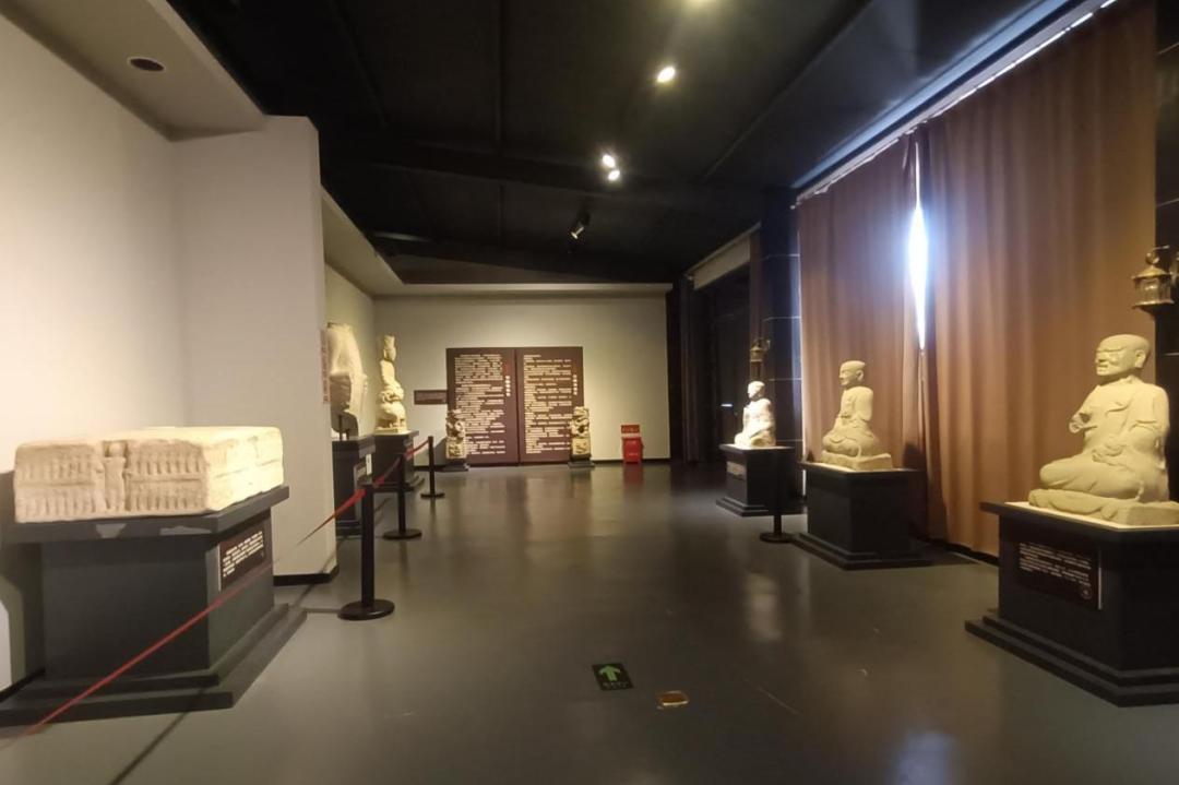 省文物局批准备案的非国有博物馆,博物馆坐落在雄县张岗乡张开路北侧