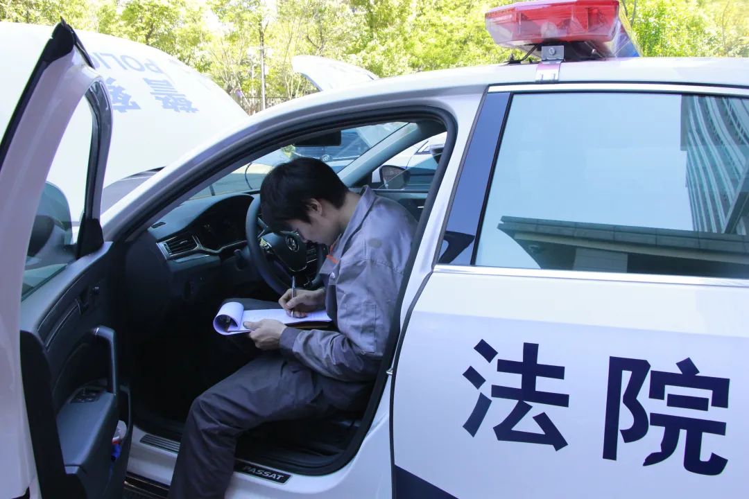 司法警车监狱图片