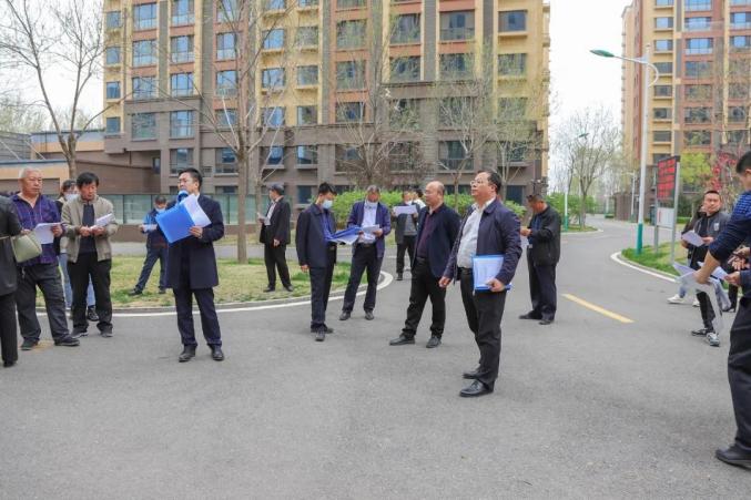 观摩一行人先后到鸿泰御景园,曼城小区133