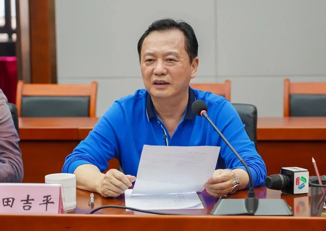 座谈会上,田吉平,刘晓,李悦,史春波,丁雪梅,谢升,朱振华,马俊涛等企业