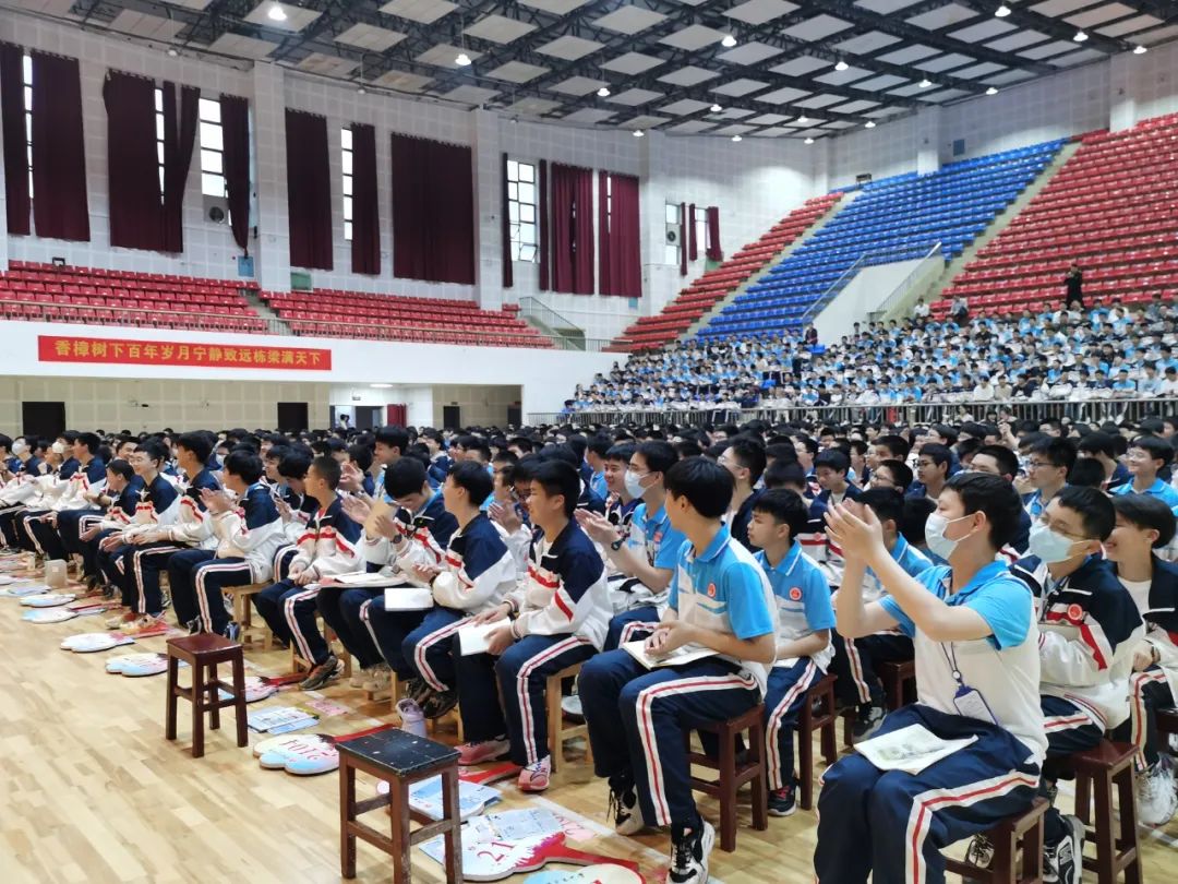 祁阳市法院到文昌中学开展送法进校园活动_澎湃号·政务_澎湃新闻-the
