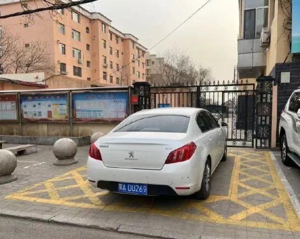 这些占用消防通道停车的呼和浩特车主,你被点名了!