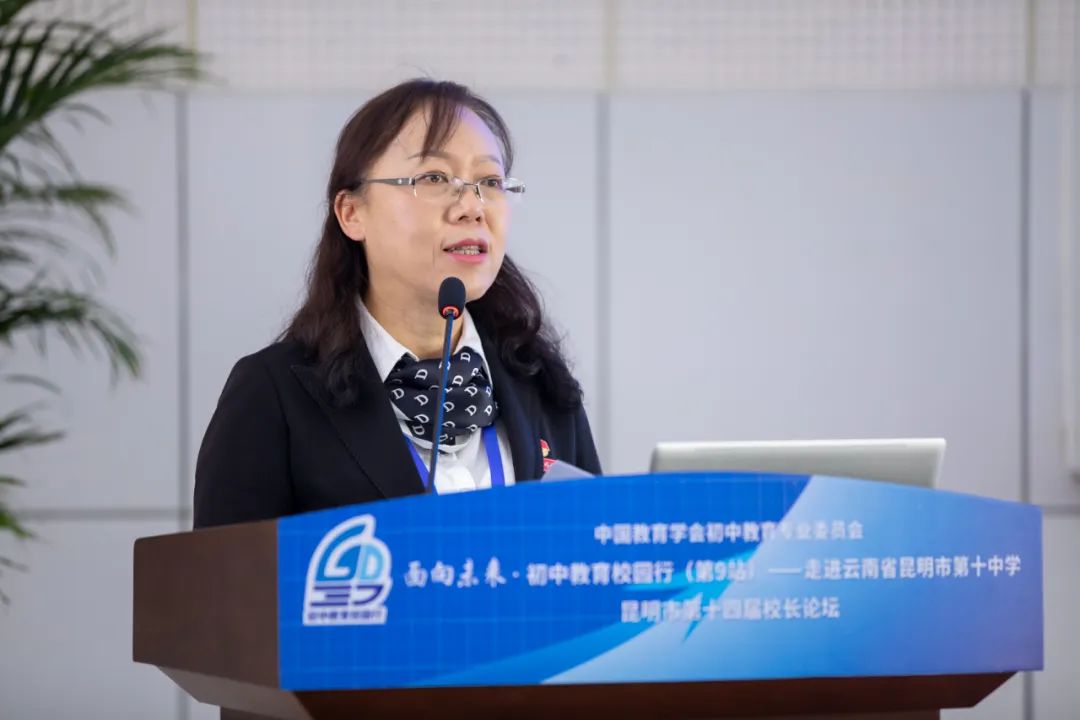 谢晓玲以《学校高质量发展的整体架构与行动策略》为题,介绍了昆十中