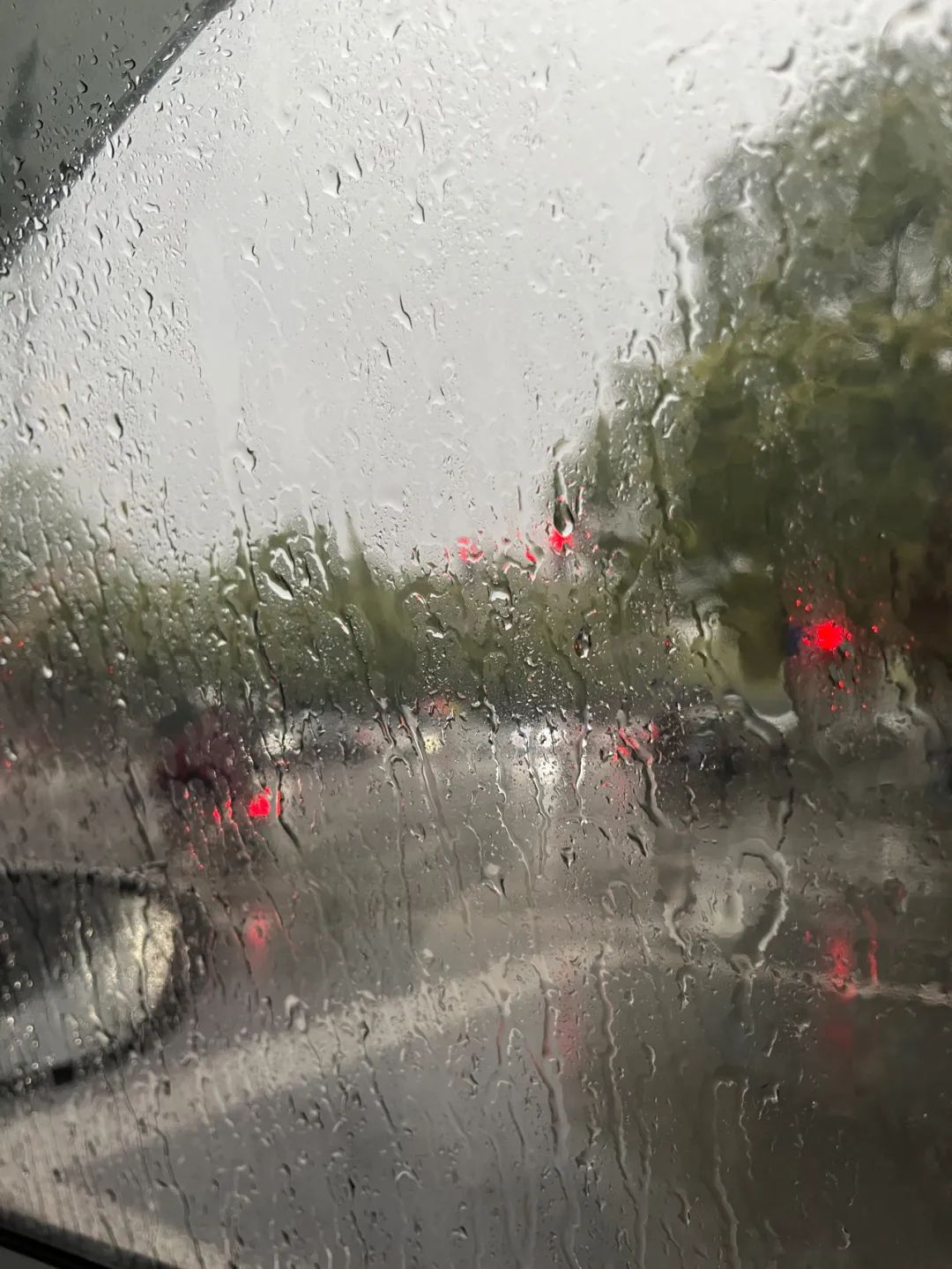 长沙发布暴雨红色预警信号，交警启动城区强降雨恶劣天气交通管理应急处置二级响应_凤凰网视频_凤凰网