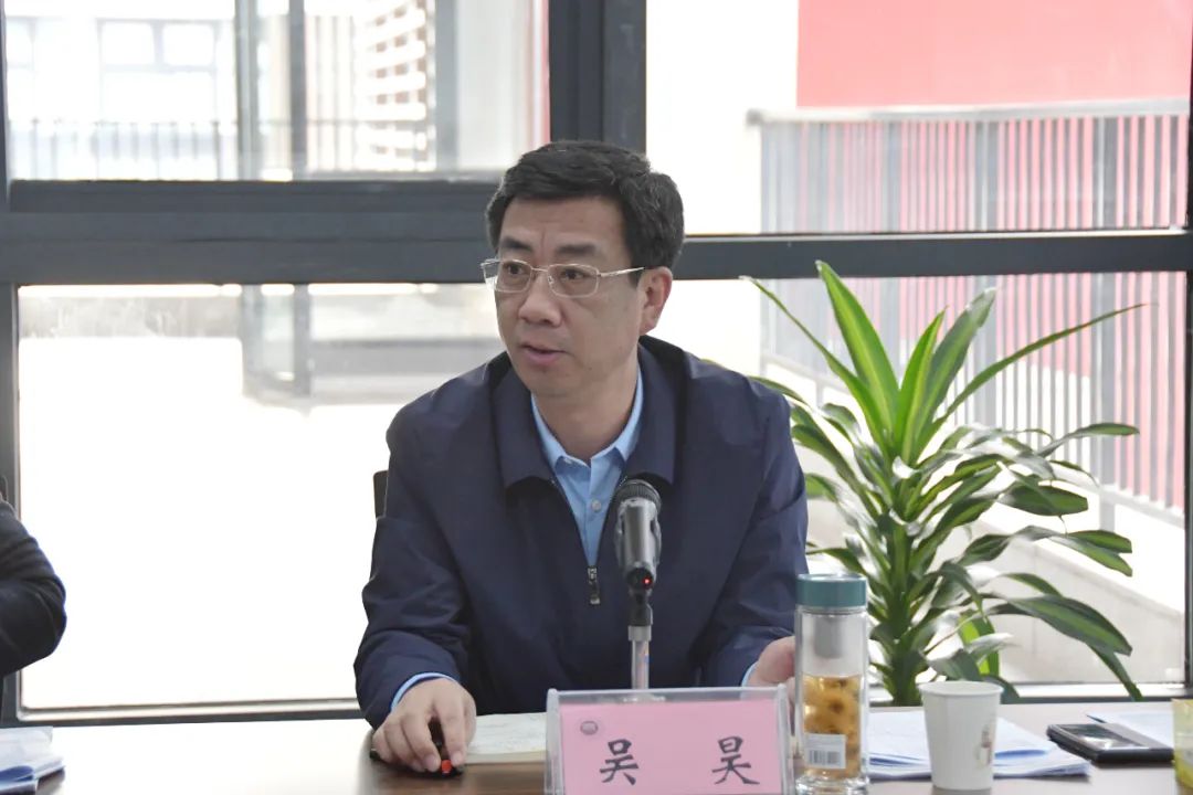 吴昊对徐州市第一中学的发展提出出成绩,出经验,出干部的要求