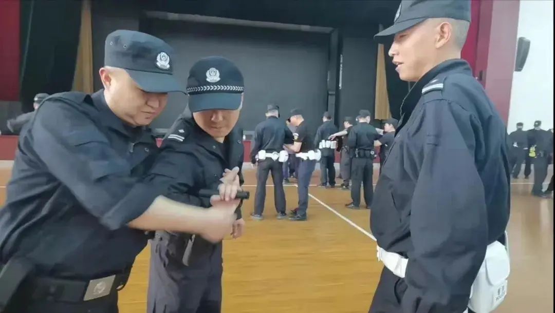 为期一周实训！他们将成为警务实战教官_澎湃号·政务_澎湃新闻-The Paper