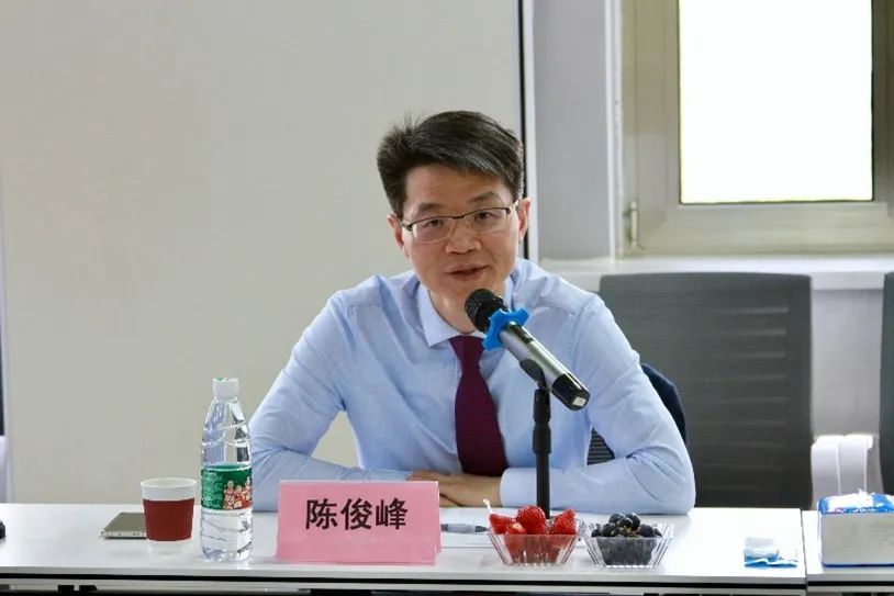 中华中医药学会副秘书长陈俊峰指出,中医药人才培养是中华中医药学会