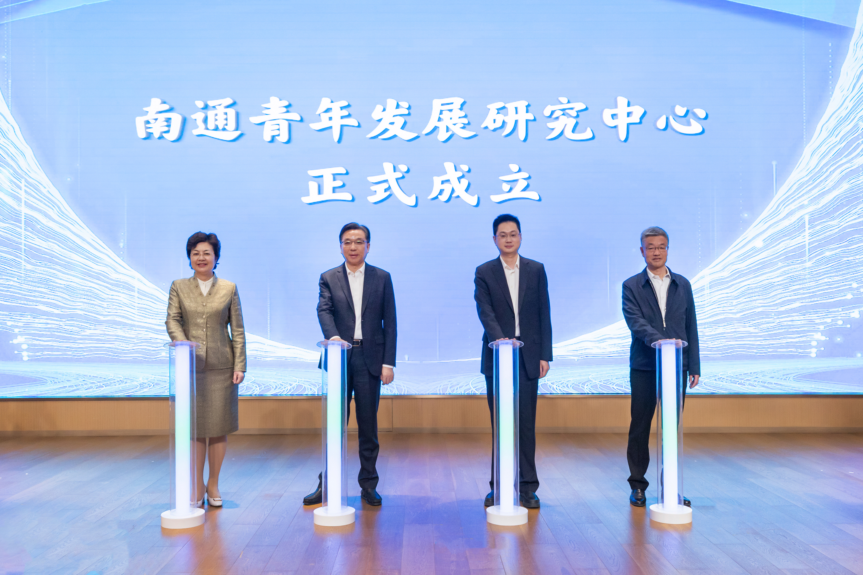 南通市委常委,组织部长封春晴,南通市副市长陈冬梅等