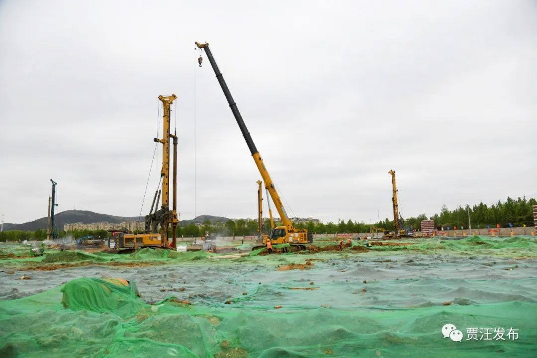 韩可先后来到大泉国控站点,徐明高速三标段,泉城花都f区建筑工地,东方