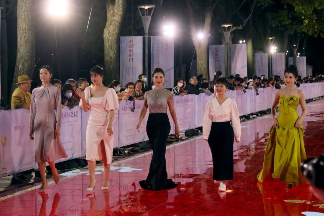 数字红毯星光璀璨,多图再现第31届上海白玉兰戏剧表演艺术奖红毯仪式盛况_澎湃号·政务_澎湃新闻-The Paper