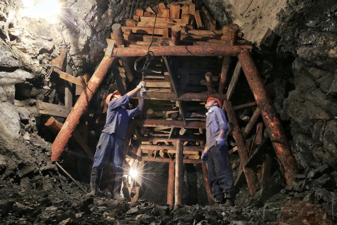 千米井下的吟诵——来自金川集团一线职工的诗歌笔记