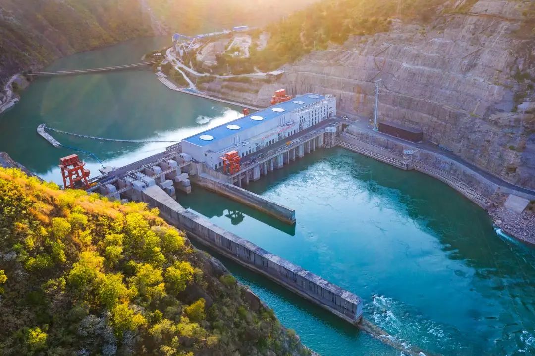 万吨钢轨"包场"高铁海外第一单!四川这一地凭什么?