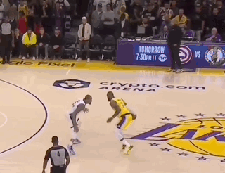 巴特勒8中1热火负魔术 恩乔缺阵雄鹿大胜76人_字母哥阿德托昆博伤病影响_吉米·巴特勒季后赛50分