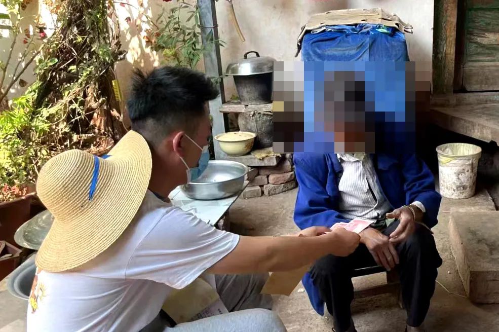【普法强基在行动·以案释法】耄耋夫妻谁来赡养？速裁法庭带着赡养款开展案件回访_澎湃号·政务_澎湃新闻-The Paper
