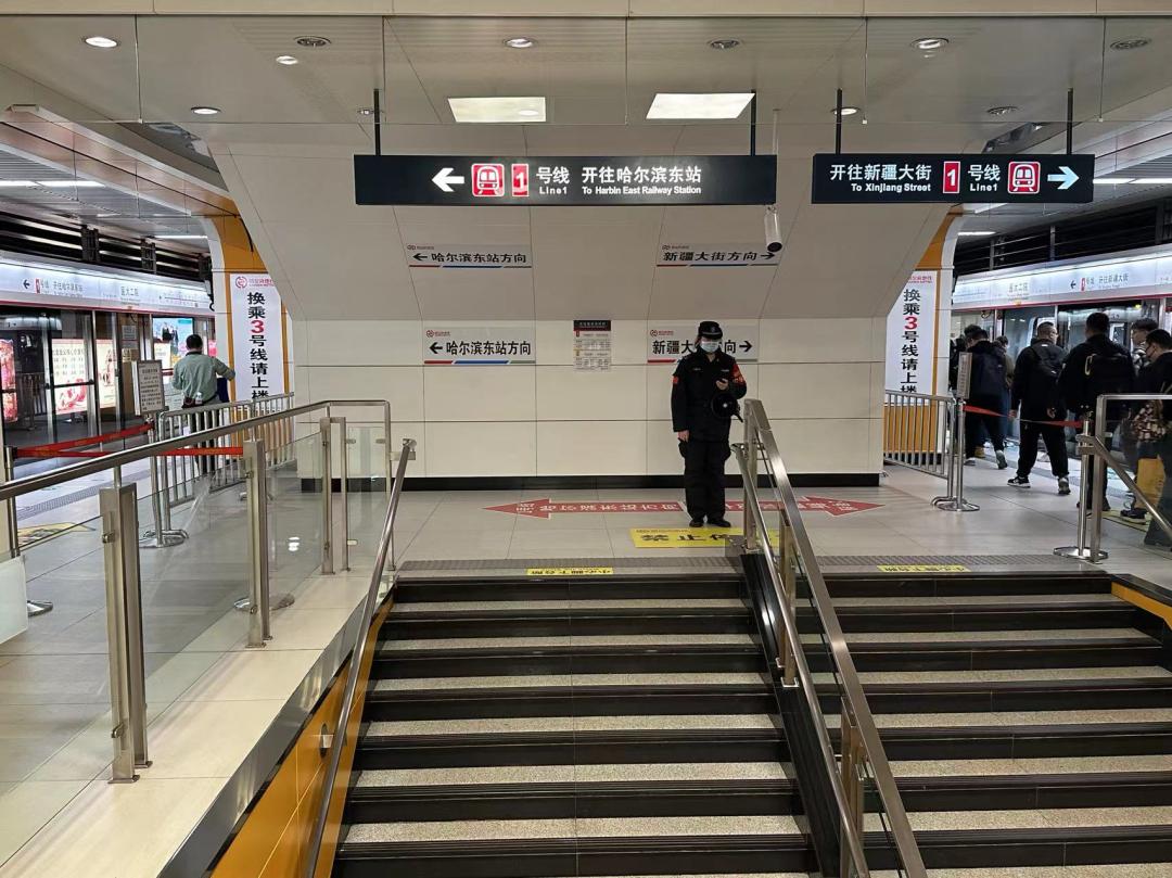 地铁换乘站换乘楼梯 早晚高峰单向通行_澎湃号·政务_澎湃新闻-The Paper