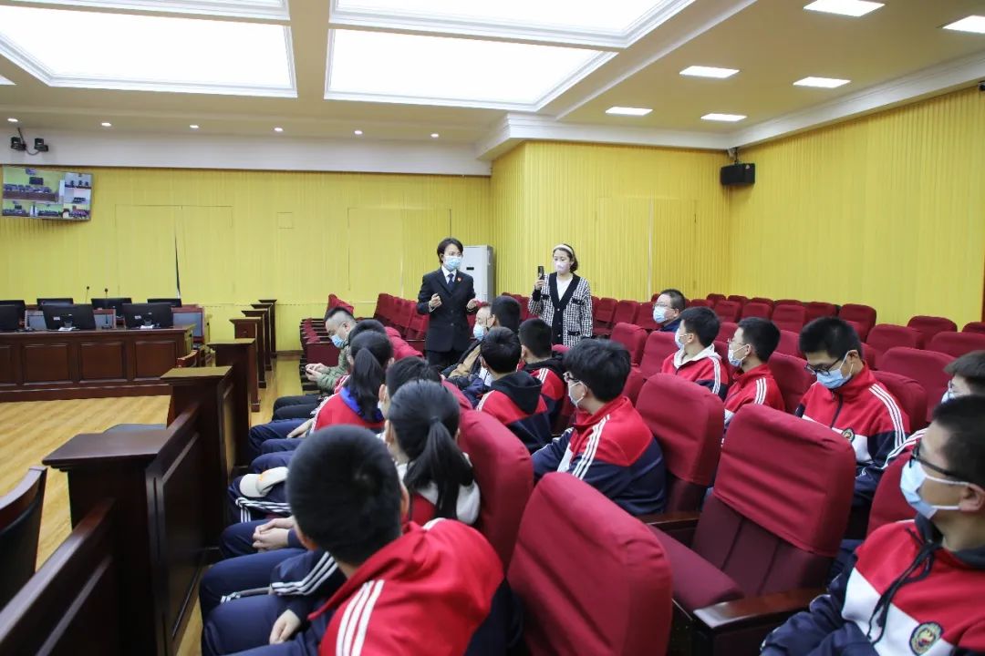 第149次公众开放日哈尔滨市第一一六中学生零距离接受法治教育