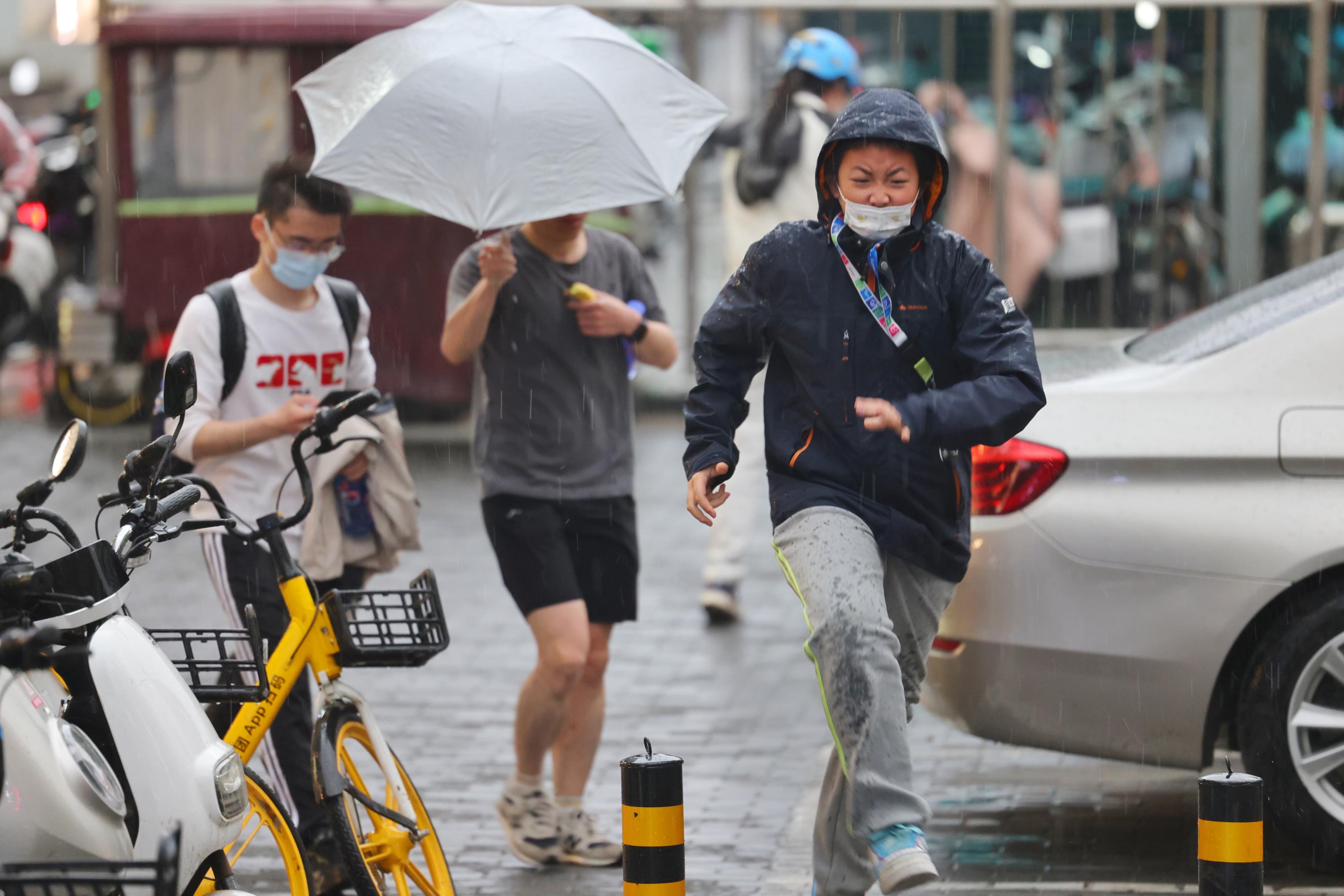 多图直击北京骤雨_澎湃号·政务_澎湃新闻-The Paper