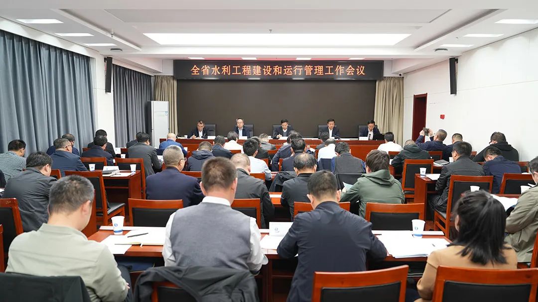厅党组成员,副厅长吴天临参加会议并讲话,厅二级巡视员贾文平主持会议