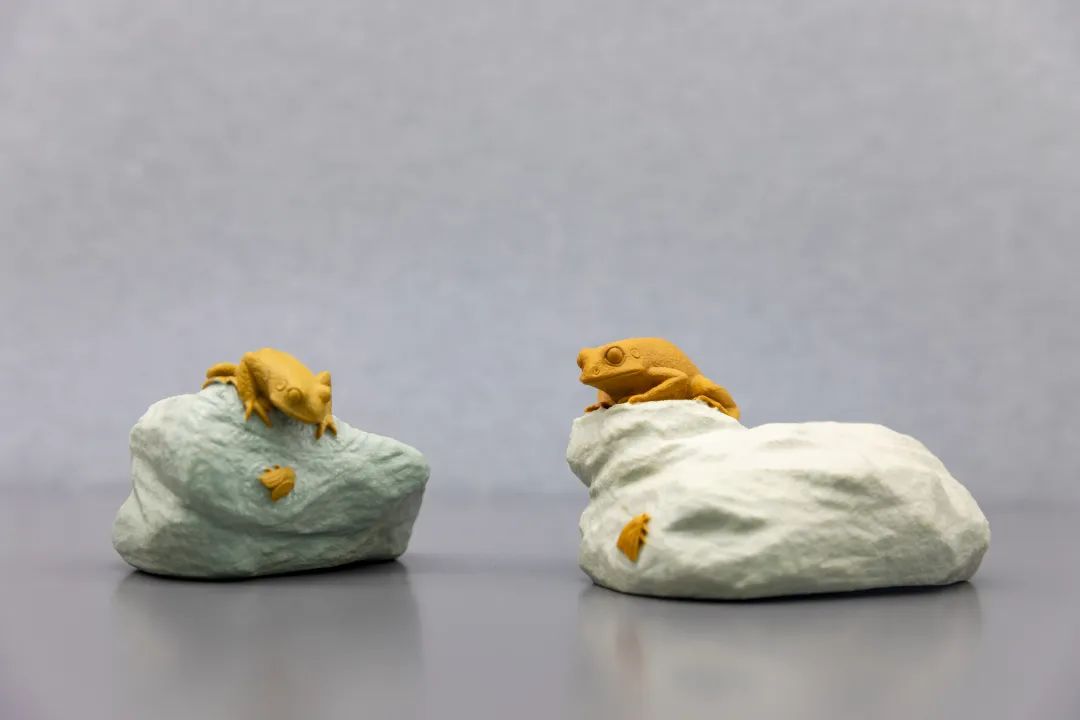 为期两个月,上海识默轩美术馆文创产品正在丽江古城周霖艺术馆展出