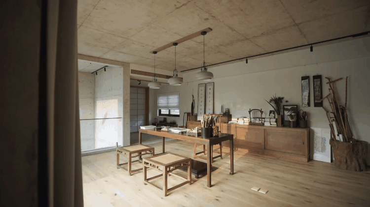 841