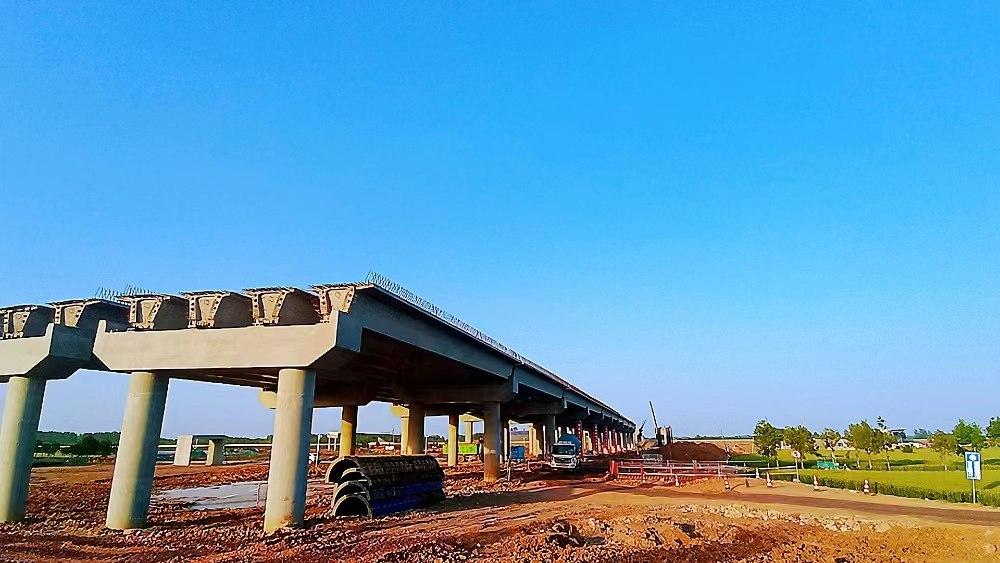 五一假期不停工沈遂高速建设忙