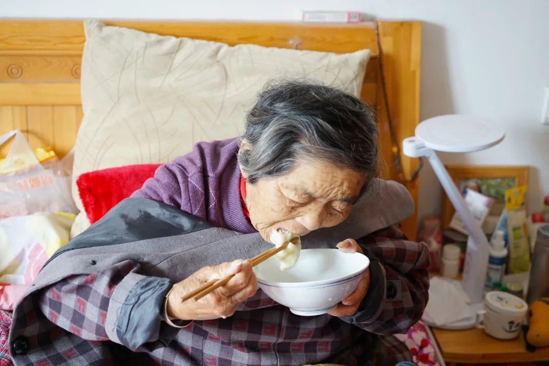 争做五四"饺饺者",让独居老人空巢不空"心"