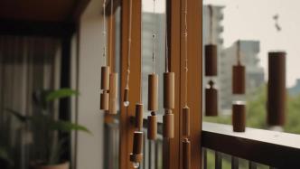 石钟山新作《芳华颂》：落地的靴子与剩余物 | 新批评