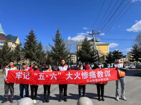 活动全乡出动森防车辆1台,宣传车5台,悬挂"五·六"反思日宣传条幅2个