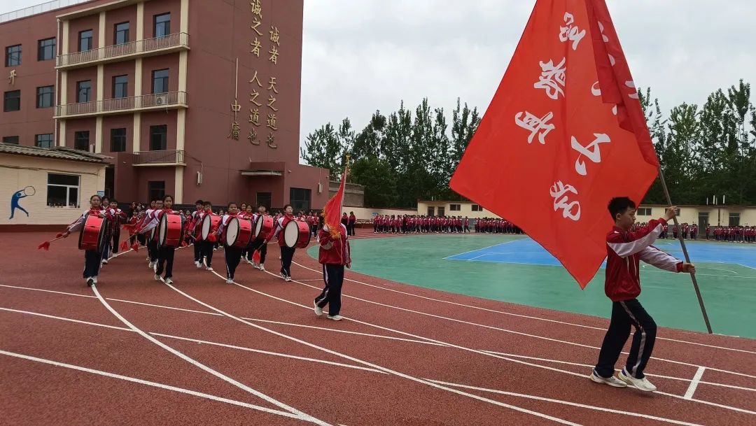 南关小学举办第十五届春季运动会