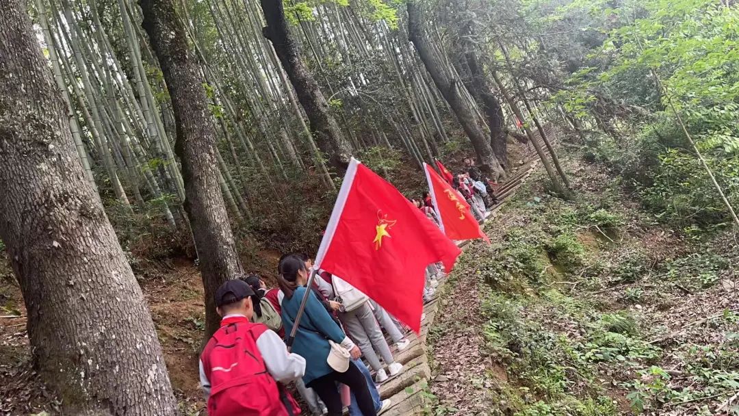 儿童友好实验三小开展初心之旅研学旅行