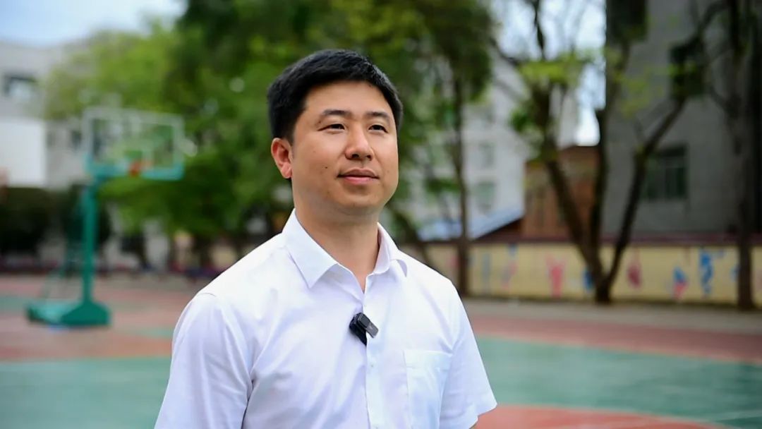 会昌县麻州中心小学副校长 曹永忠:我们学校通过开展防溺水主题系列